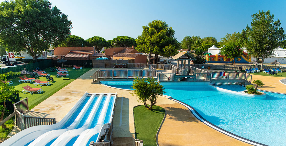 Espace aquatique du Camping Campéole La Côte des Roses 4* situé à Narbonne Plage dans l'Aude